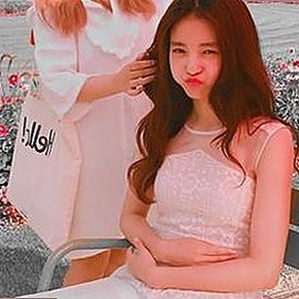 秦霄贤的“吃瓜”大变脸：从不认字到圈内焦点🤔