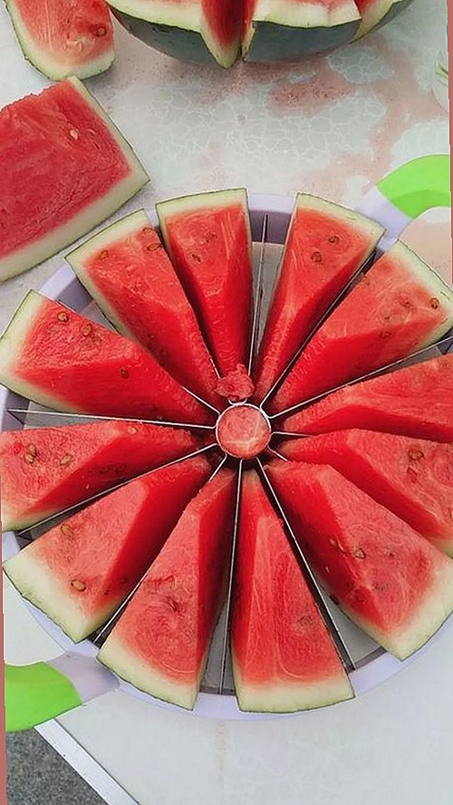 娱乐吃瓜旗下艺人曝光成长故事，玄学吃瓜揭秘真相